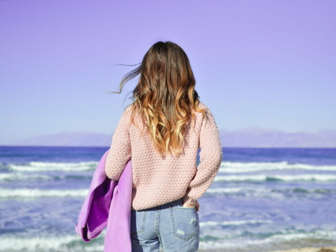 Что взять девушке с собой на море?