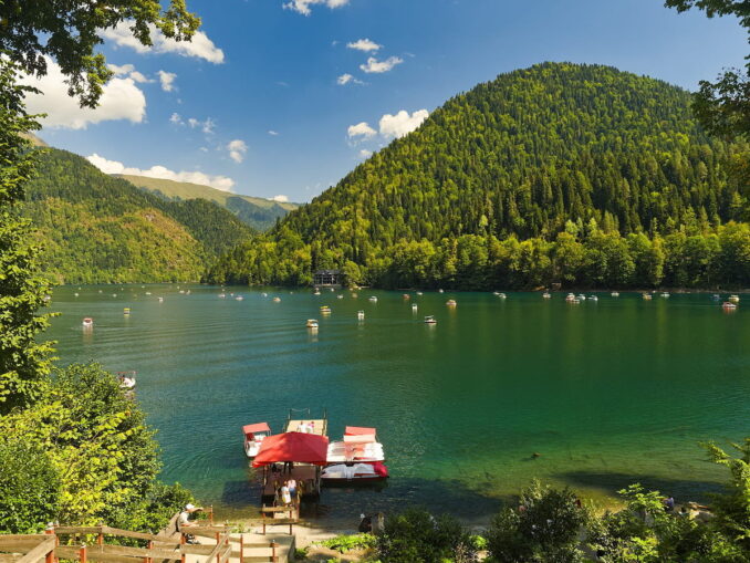 Озеро Рица - главное сокровище Абхазии