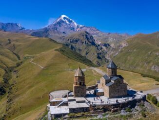 Успенская церковь - в Грузию в апреле стоит ехать на экскурсии