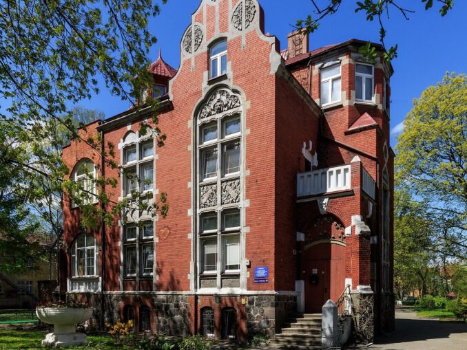 Вилла Шмидт в Амалиенау - Калининград - отличное место для туристической поездки весной