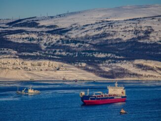 Кольский залив - в Мурманск в апреле стоит ехать на экскурсии