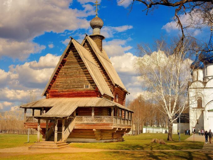 Суздаль - место, куда стоит поехать весной на экскурсию