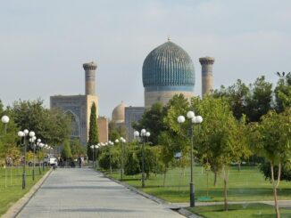 Биби Ханум - в Самарканд в апреле стоит ехать на экскурсии