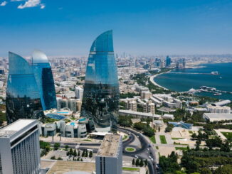 В мае в Баку стоит ехать на экскурсии и пляжный отдых