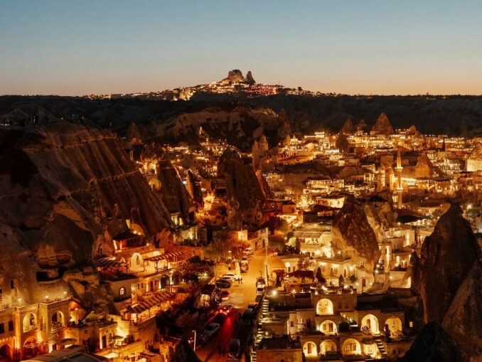 В Гёреме из Анталии можно добраться на автобусе за 6-7 часов