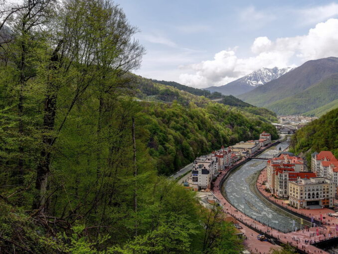 Красная Поляна под Сочи в мае - туристов мало