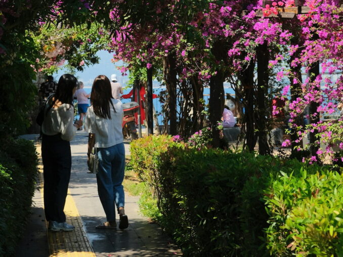 В Анталию в Турции в мае можно хорошо отдохнуть на море