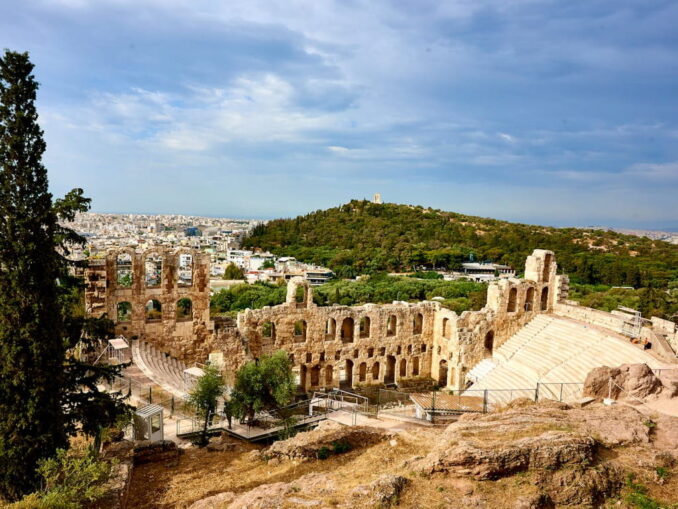 В мае в Афинах температура воздуха достигает 35 градусов Цельсия!