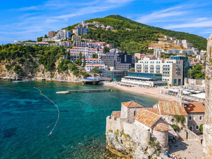 Будва - в июне в Черногорию стоит ехать на пляжный отдых