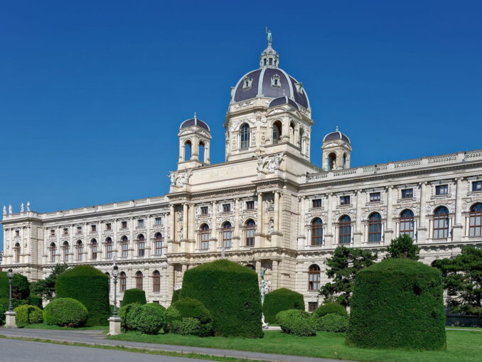 Музей естественной истории - в Вену в мае стоит ехать на экскурсии и для походов по музеям!