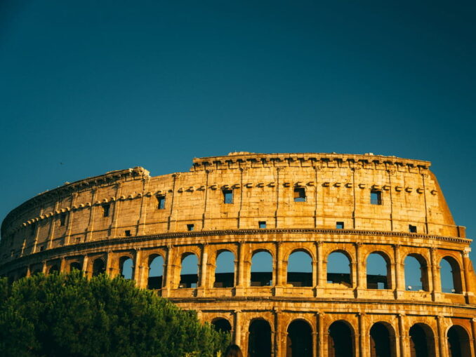 Колизей - в Рим в июне стоит ехать, несмотря на жаркую погоду!