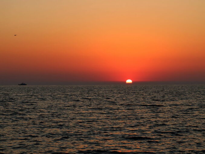 В Адлере в июне стоит теплая солнечная погода