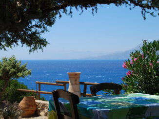 Море - на Крите в июне уже можно купаться