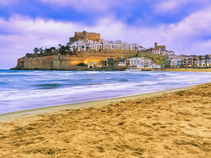 Пляж в Пенисколе - на Коста-Бланка в Испании лучше отдыхать с детьми