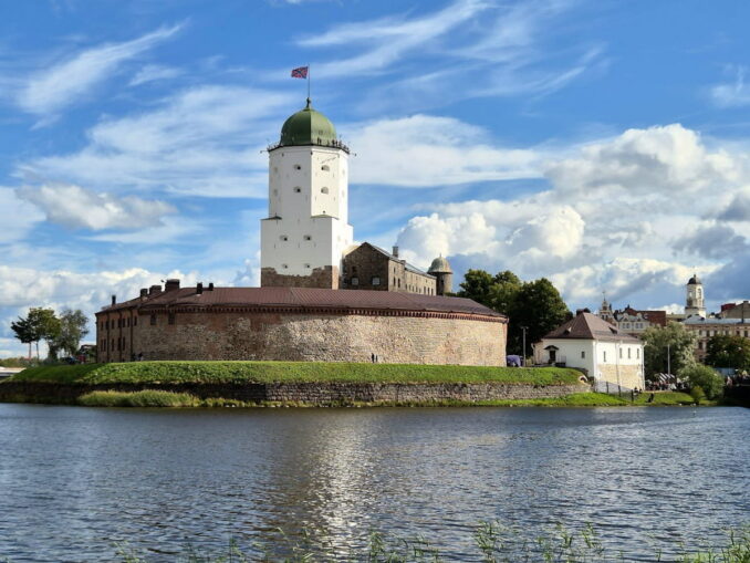 Замок в Выборге нужно увидеть и посетить обязательно
