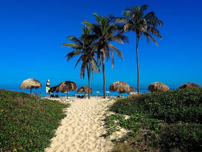 Море и пальмы - на Кубу лучше всего лететь ранней весной
