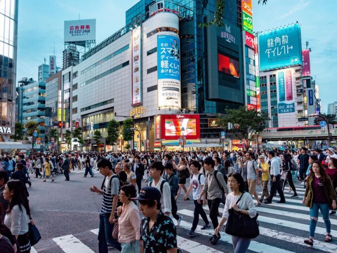 Перекресток у станции Сибуя - в Токио стоит прилететь из Москвы!