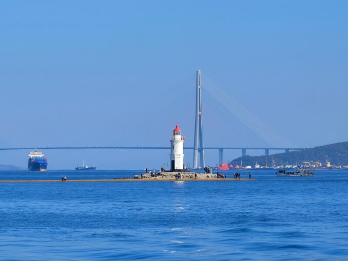 Tokarevsky lighthouse - in August in Vladivostok there is non -fingered weather