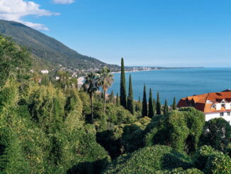 Гагра - даже в сентябре в Абхазии можно купаться