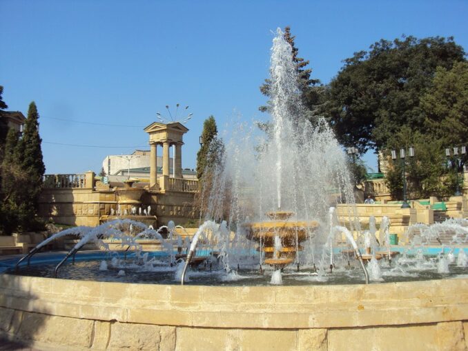 Курортный парк в Ессентуках Курортный парк - температура воздуха в Ессентуках в сентябре поднимается до +30-32 градусов