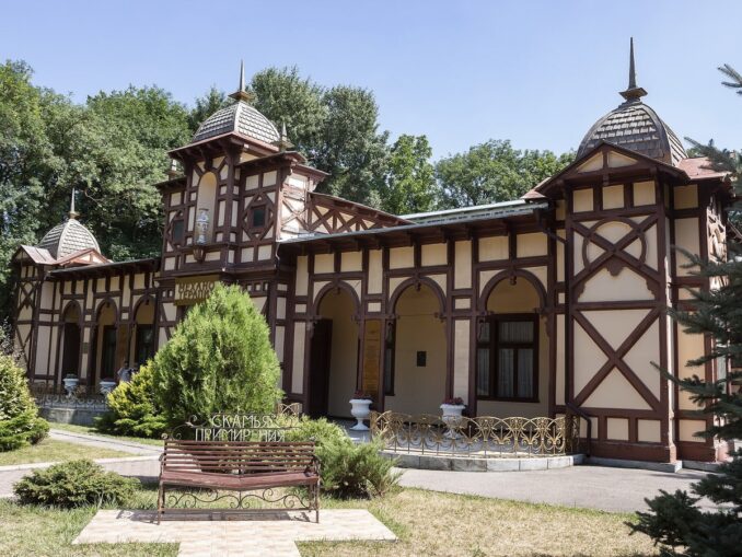 Цандеровский институт механотерапии в Ессентуках В сентябре в Ессентуках можно сходить на экскурсию в Цандеровский институт механотерапии