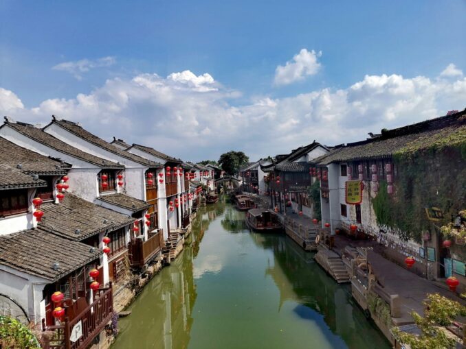 Деревню Чжоучжан нужно посмотреть в ноябре недалеко от Шанхая