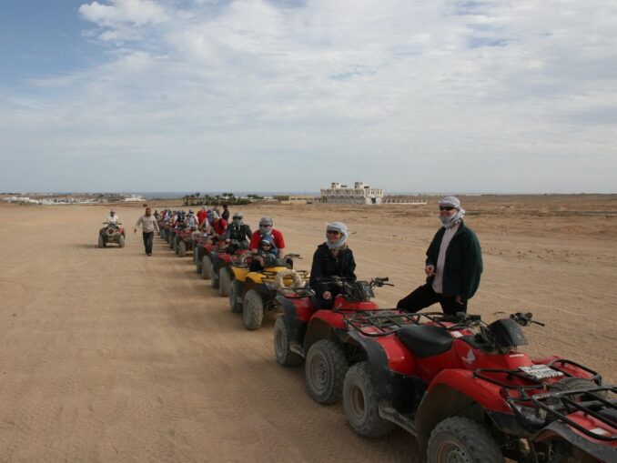 В Шарм-эль-Шейхе в январе можно прокатиться на квадроциклах и посмотреть Цветной каньон