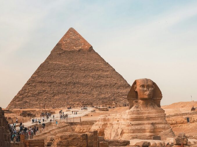 Сфинкс и пирамиды в Гизе, фото unsplash.com/@Tang wei-chen Из Хургады можно в марте съездить посмотреть Великие пирамиды в Гизе