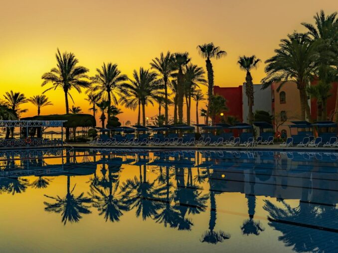 Swimming pool in a hotel in Hurghada - few tourists, photo @Valera Rychman/pexels.com The air temperature in Hurghada in early December tends to be +25 degrees Celsius