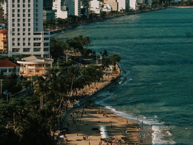 Nha Trang Beach, photo unsplash.com/@Hải Sơn Đàm In March in Nha Trang you can find beaches without waves