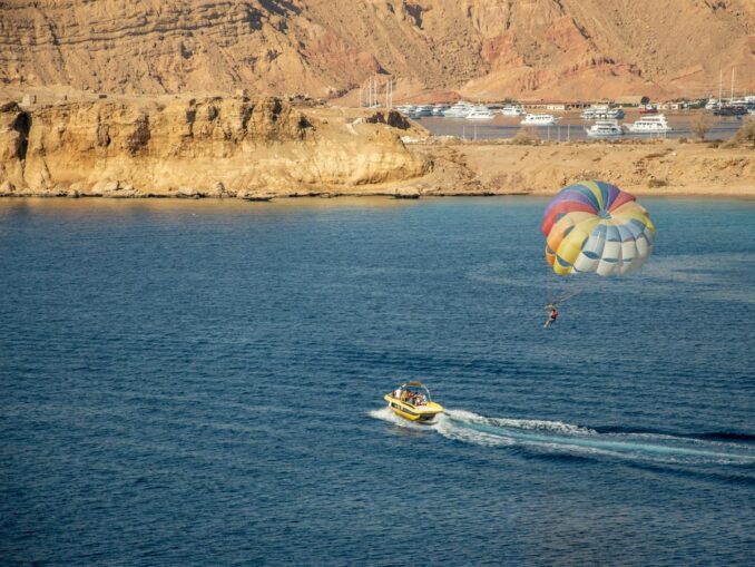 Paragliding in Sharm el-Sheikh, photo @Vika Glitter/pexels.com Paragliding is one of the popular activities in Sharm el-Sheikh