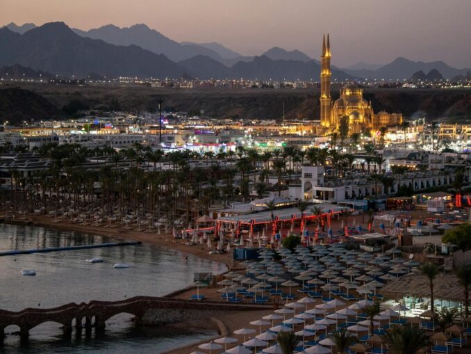 Evening Sharm el-Sheikh, photo @Vika Glitter/pexels.com It gets cold quickly in the evening in Sharm in winter