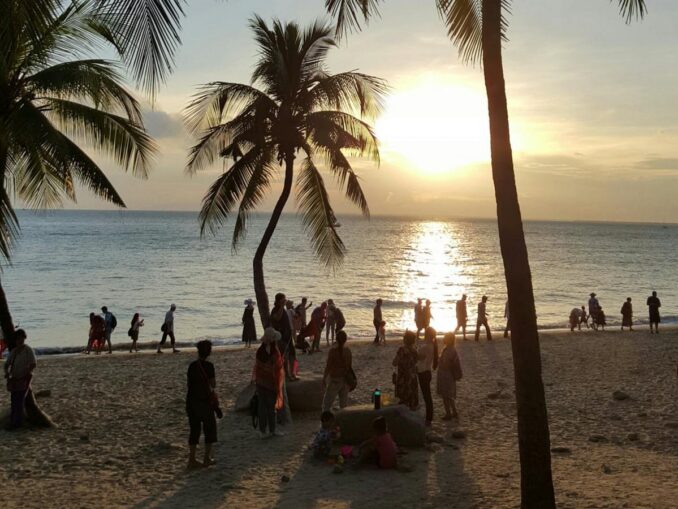 Beach in Hainan, photo @Eden Chen/pexels.com In January you can swim in the sea in Hainan!