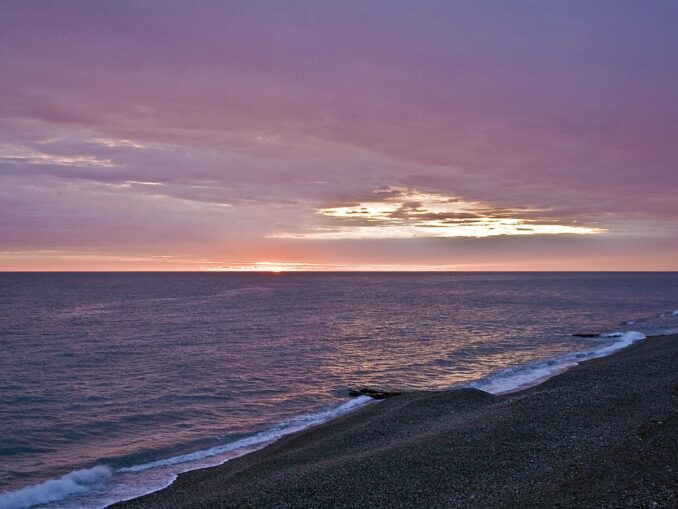 The air temperature in Abkhazia in January rises to +8-12 degrees Celsius