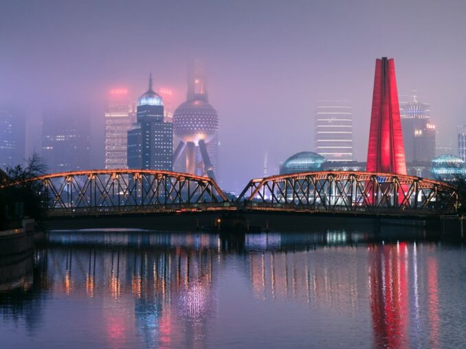 Fog - in March the air temperature in Shanghai is usually more than +10-12 degrees Celsius