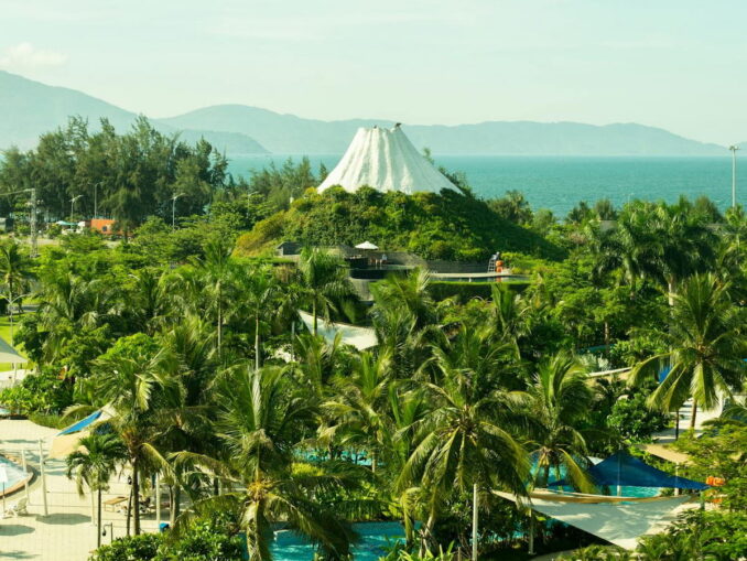 The air temperature in Nha Trang in April ranges from +30-35 degrees Celsius