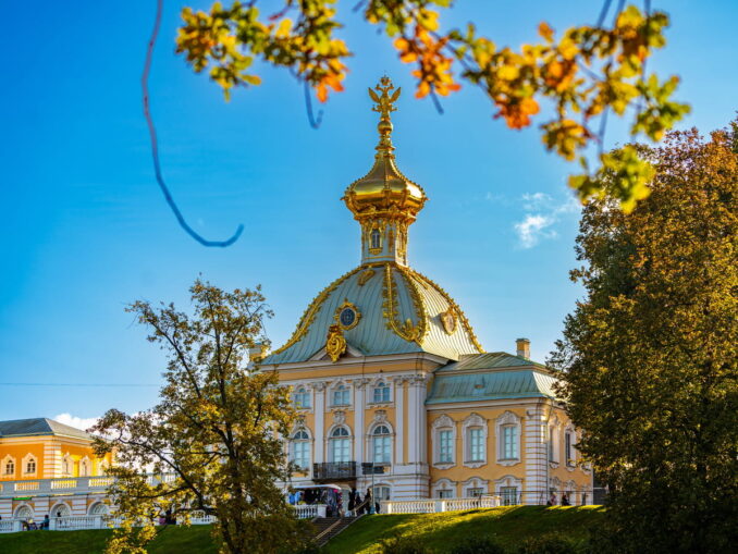Петергоф стоит увидеть осенью