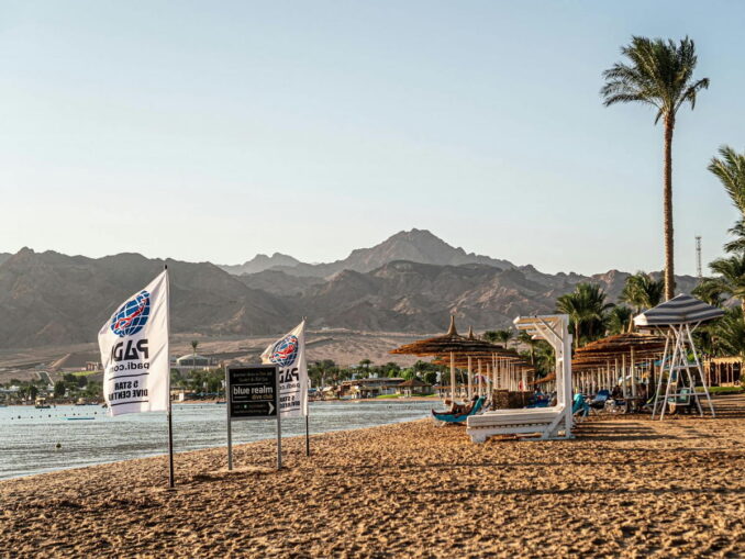 It is better to swim in Hurghada in the summer in the morning and evening