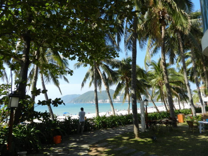 Dadonghai, Hainan, is hot and often cloudy in July